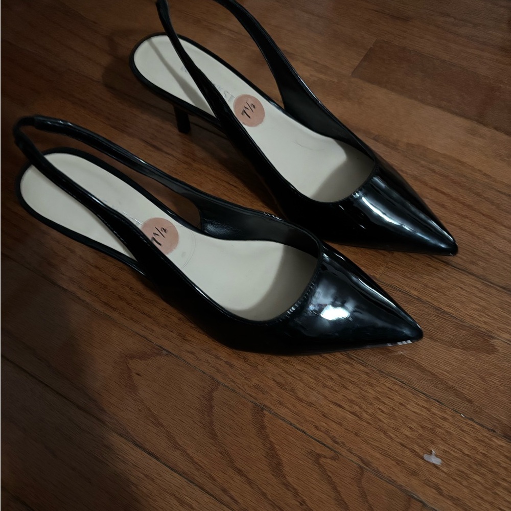 Elegant Black Slingback Heels🌸